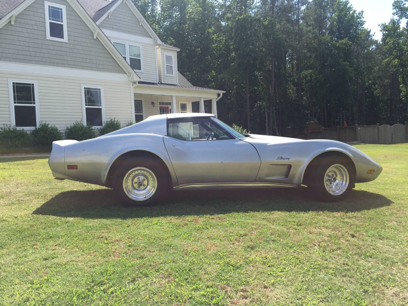 Illustration for article titled For $7,500, Could This 1975 Corvette L48 Be Some Drastic Plastic?
